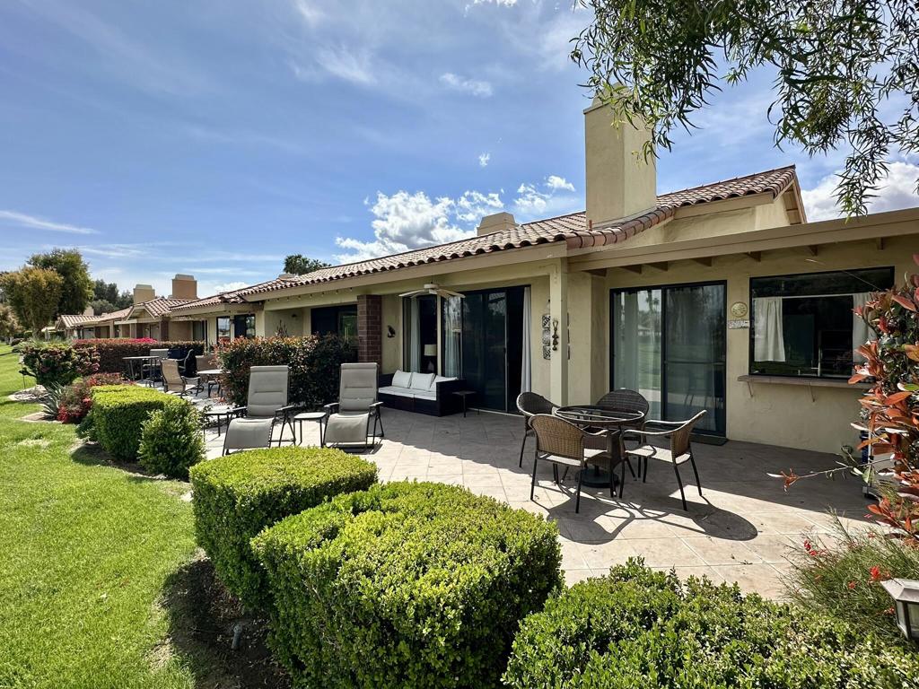 Residential Lease for rent at 138 Gran, Palm Desert CA featuring 2 beds and 2 baths