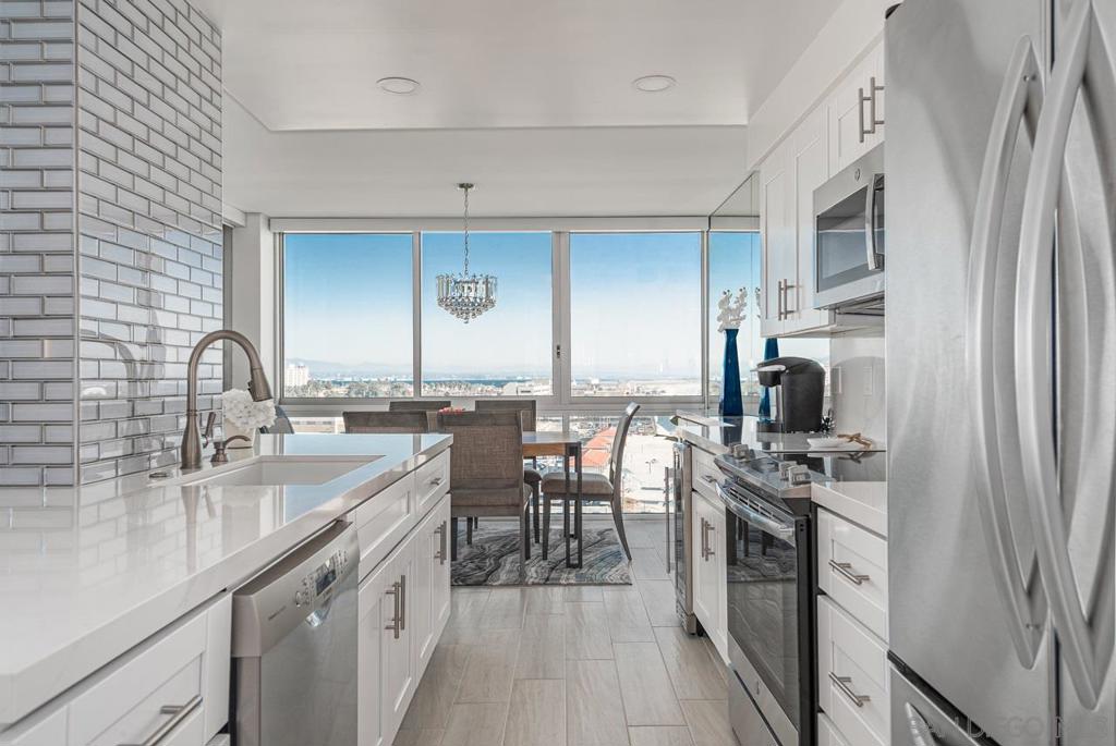 Residential Lease for rent at 1830 Avenida Del Mundo 811, Coronado CA featuring 2 beds and 2 baths