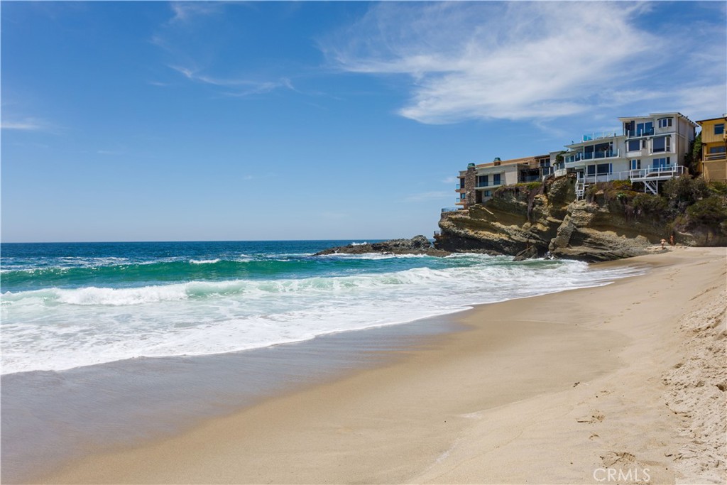 Residential Lease for rent at 31755 Coast 412, Laguna Beach CA featuring 2 beds and 2 baths
