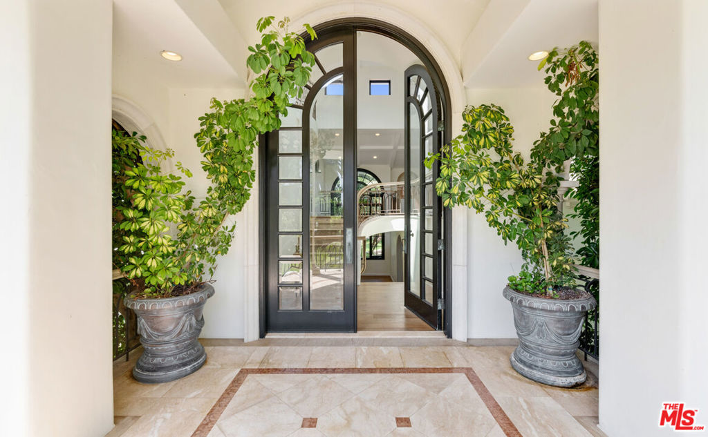 Residential Lease for rent at 28899 Cliffside Drive, Malibu CA featuring 6 beds and 5 baths