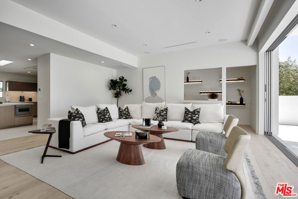 Residential Lease for rent at 8908 Alto Cedro Drive, Beverly Hills, Los Angeles County CA featuring 5 beds and 5 baths