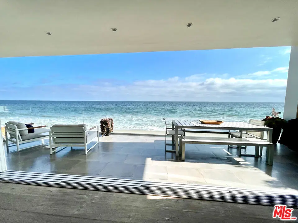 Residential Lease for rent at 25366 Malibu Road 1, Malibu, Los Angeles County, CA featuring 2 beds and 2 baths