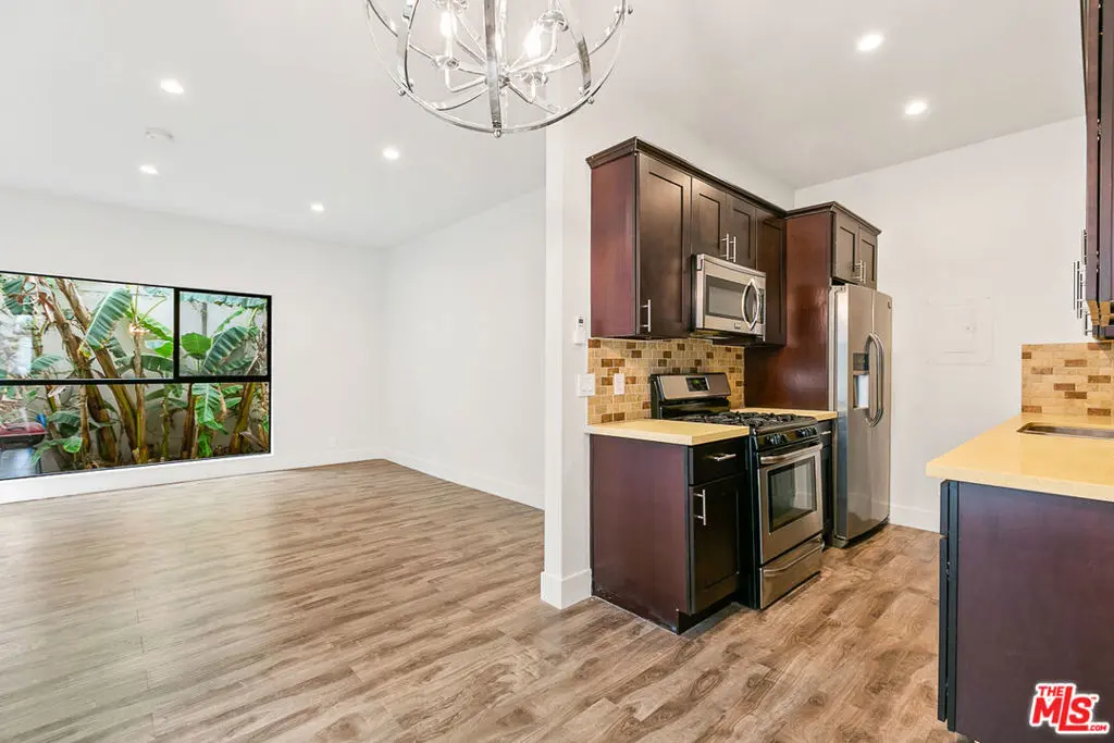Residential Lease for rent at 7223 Willoughby Avenue 105, Los Angeles, Los Angeles County, CA and 1 bath