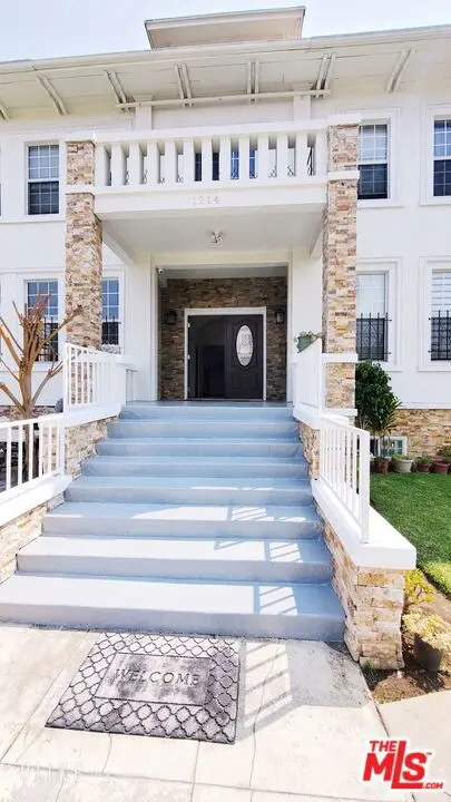 Residential Lease for rent at 1214 S NORTON Avenue #2, Los Angeles, Los Angeles County, CA featuring 2 beds and 2 baths