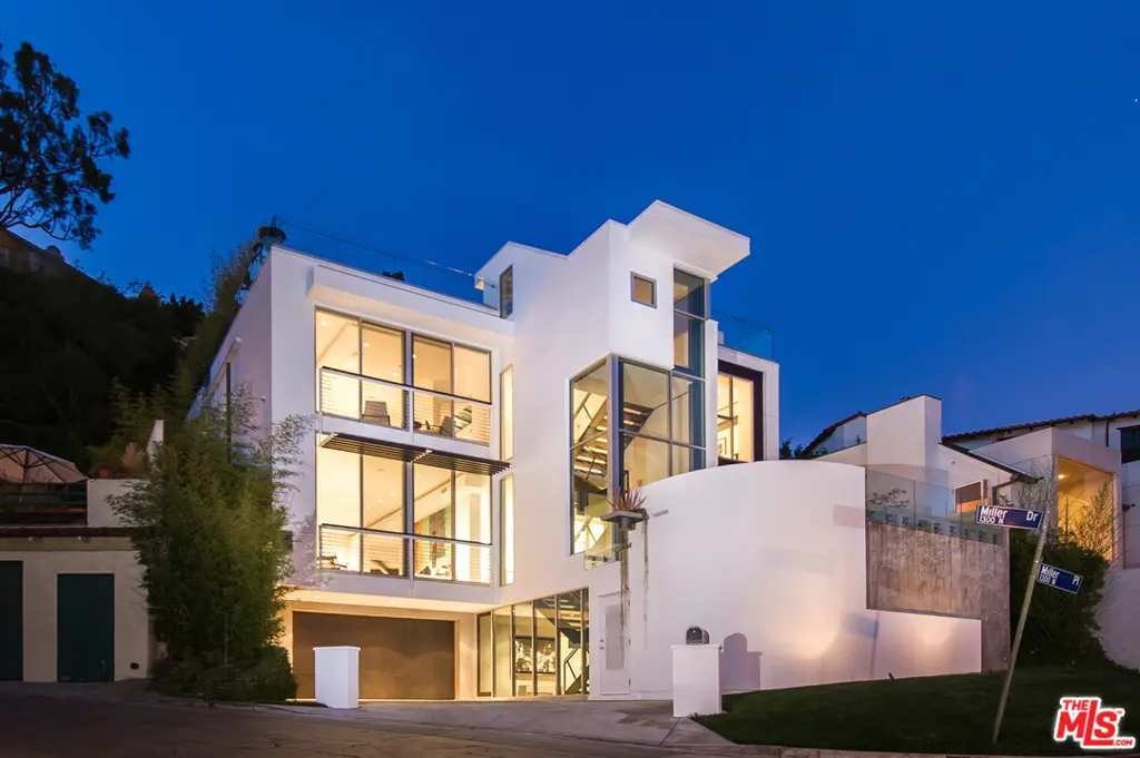 Residential Lease for rent at 1352 Miller Drive, Los Angeles, Los Angeles County, CA featuring 4 beds and 5 baths