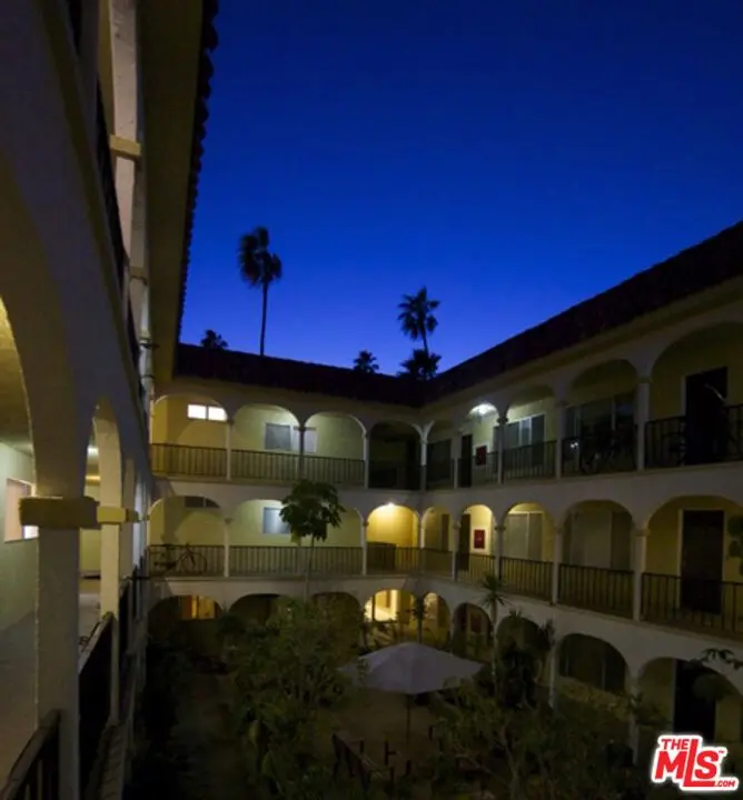 Residential Lease for rent at 1033 6TH Street 309, Santa Monica, Los Angeles County, CA featuring 3 beds and 2 baths