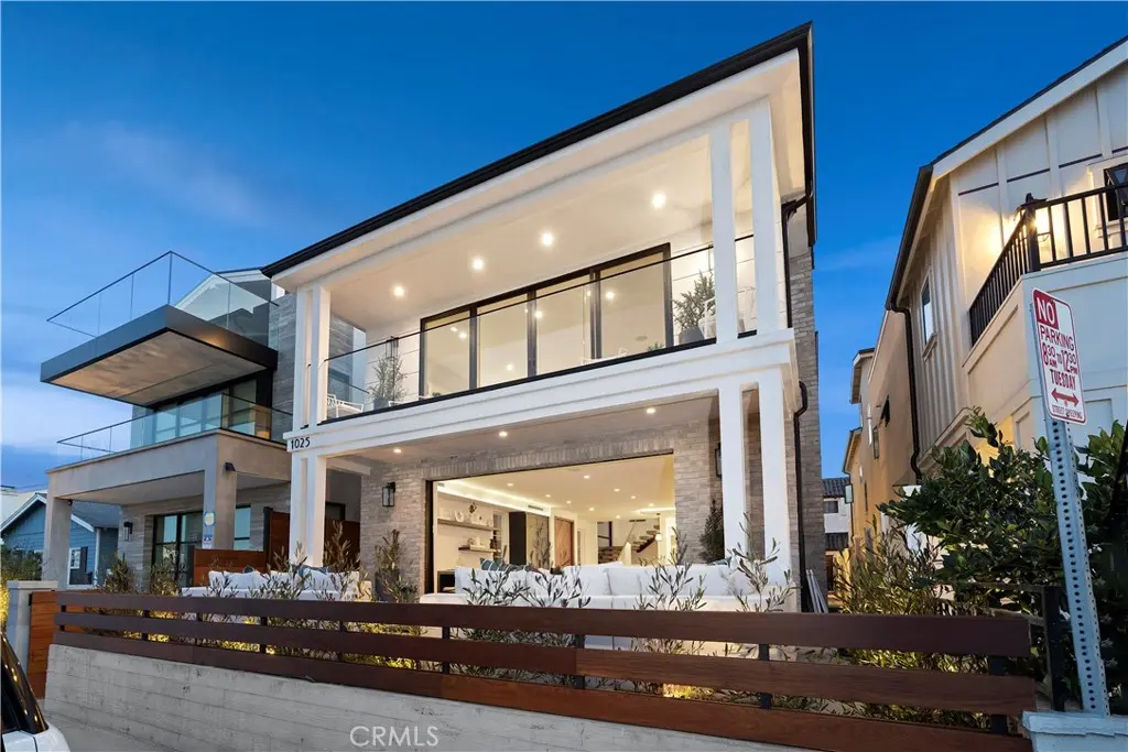 Single Family Residence for rent at 1025 W Balboa Boulevard, Newport Beach, CA featuring 5 beds and 7 baths