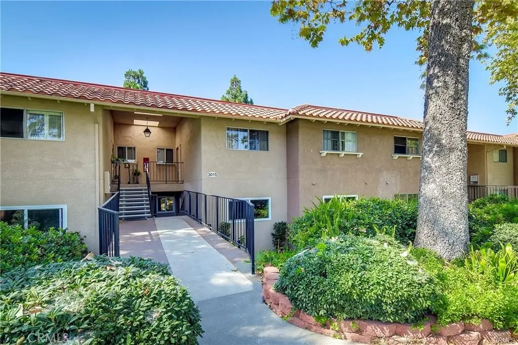 Condominium for rent at 3015 Via Buena Vista B, Laguna Woods, CA featuring 2 beds and 2 baths