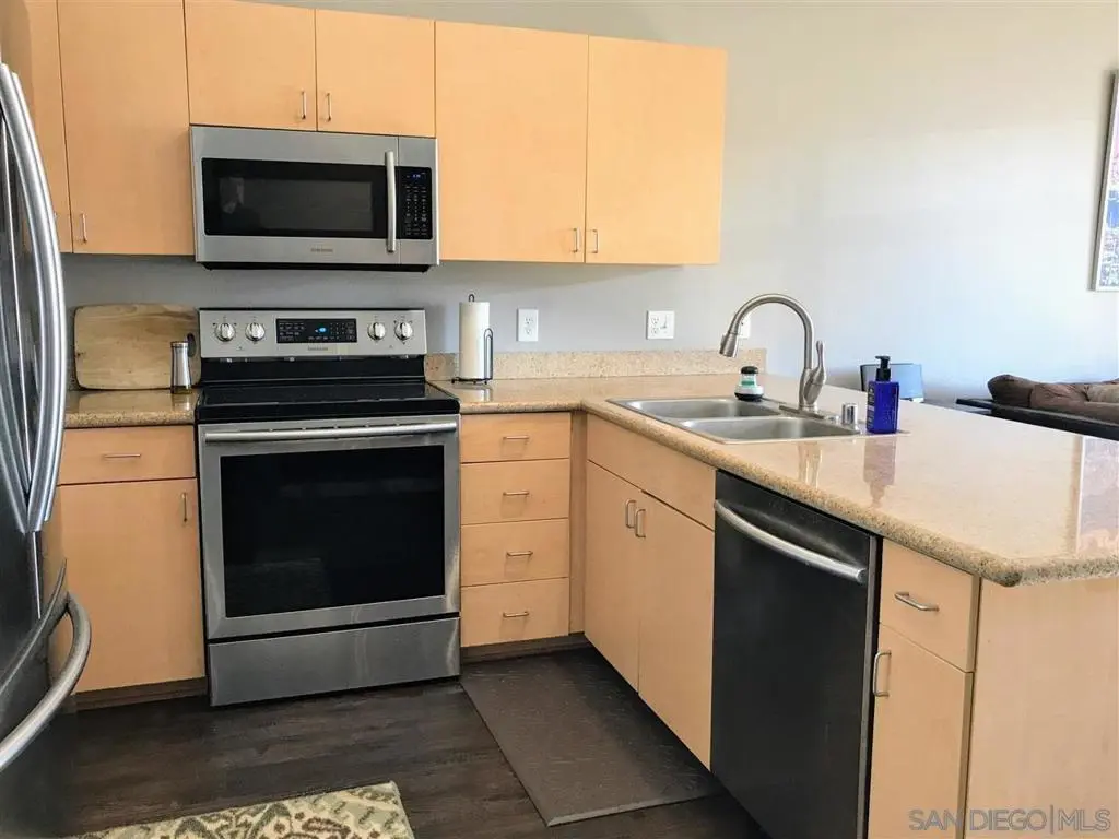 Residential Lease for rent at 1501 Front St 326, San Diego, San Diego County, CA featuring 1 bed and 1 bath