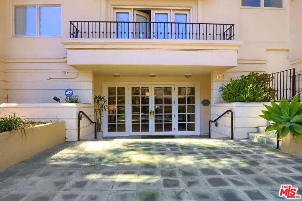 Residential Lease for rent at 435 Arnaz Drive 304, Los Angeles, Los Angeles County, CA featuring 3 beds and 4 baths