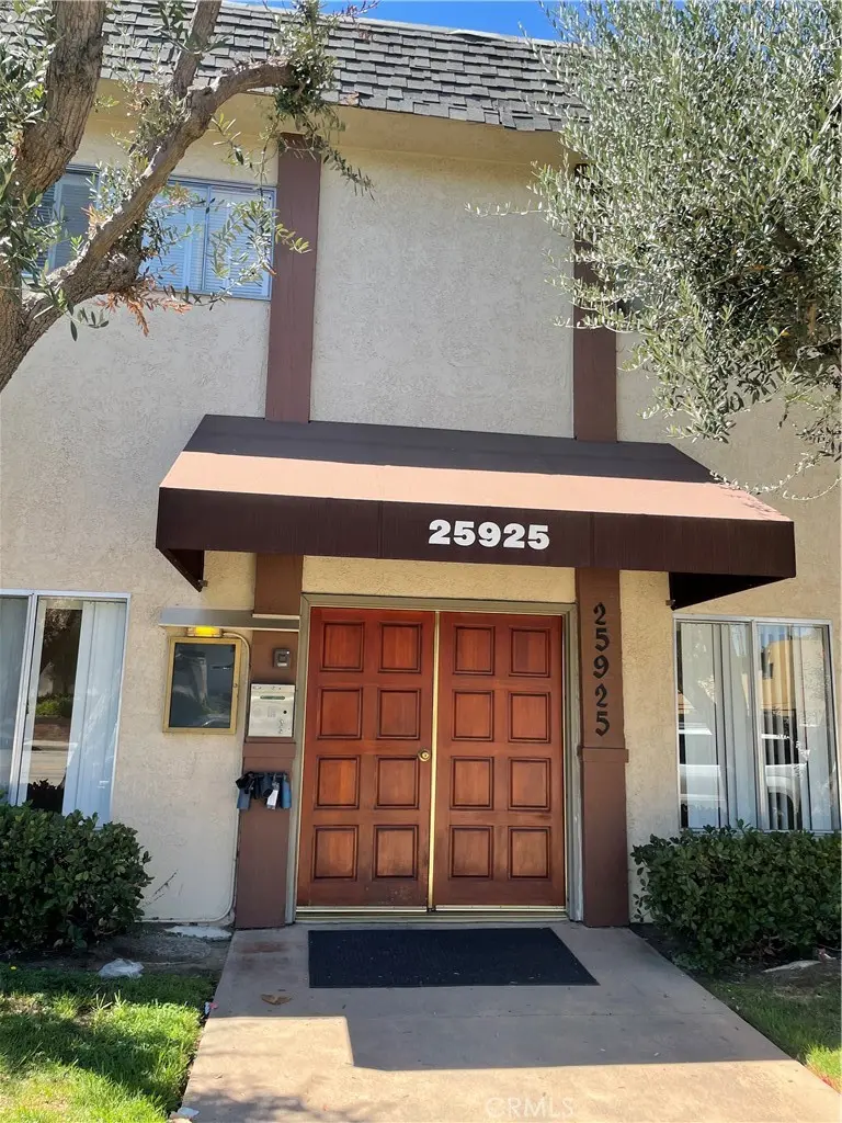 Residential Lease for rent at 25925 Narbonne Avenue 35, Lomita, Los Angeles County, CA featuring 2 beds and 1 bath