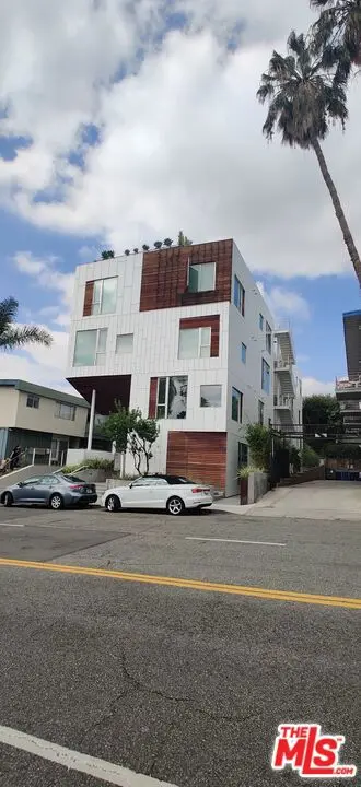 Residential Lease for rent at 935 N San Vicente Boulevard 1, West Hollywood, Los Angeles County, CA featuring 2 beds and 3 baths
