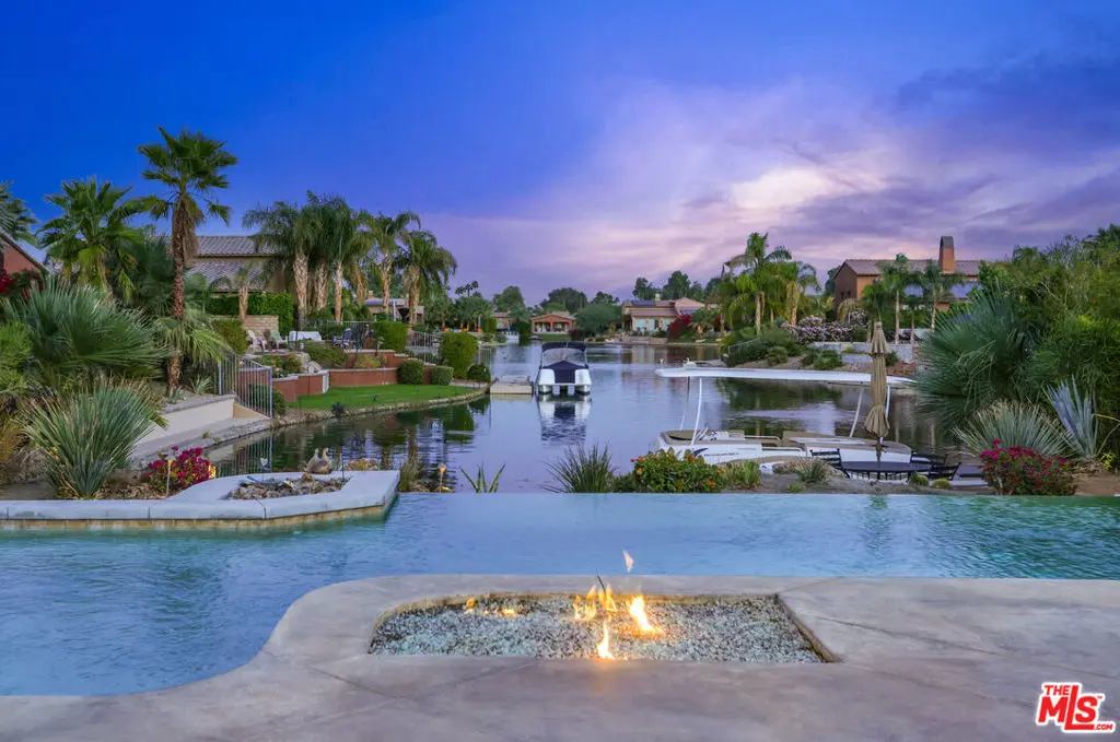 Single Family Residence for rent at 98 Via Santo Tomas, Rancho Mirage, CA featuring 3 beds and 3 baths