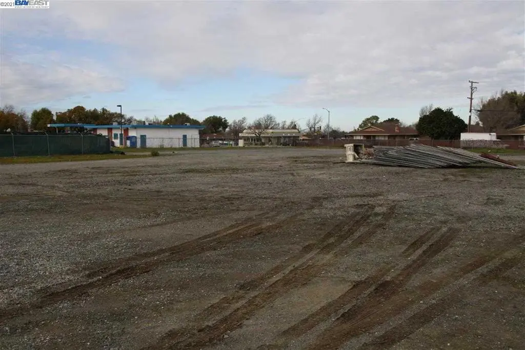 100 El Dolardo, Pittsburg, CA — listing photo 1
