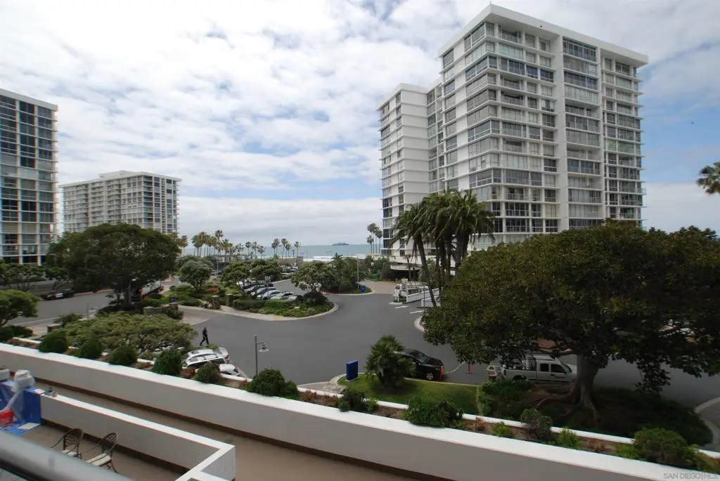 Residential Lease for rent at 1770 Avenida Del Mundo 201, Coronado, San Diego County, CA featuring 1 bed and 1 bath