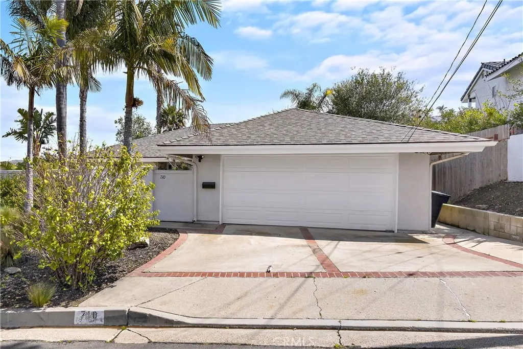 Single Family Residence for rent at 710 Avenida Columbo, San Clemente, CA featuring 4 beds and 2 baths