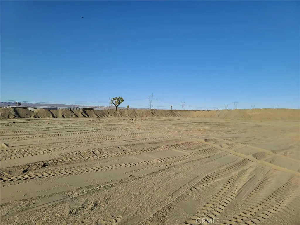 15972 EL ESTEBAN RD, Phelan, CA — listing photo 1