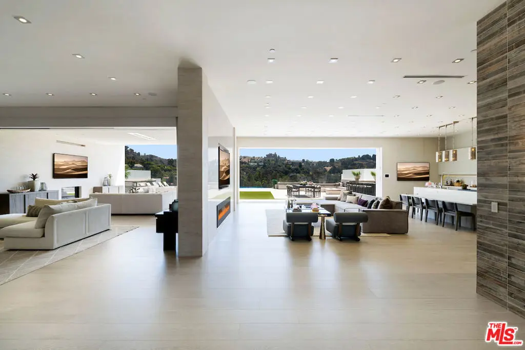 Residential Lease for rent at 2620 Wallingford Drive, Beverly Hills, Los Angeles County, CA featuring 8 beds and 12 baths