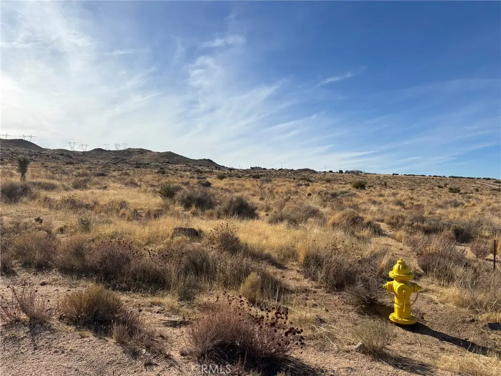 20 Luna Mountain Road, Apple Valley, CA — listing photo 1