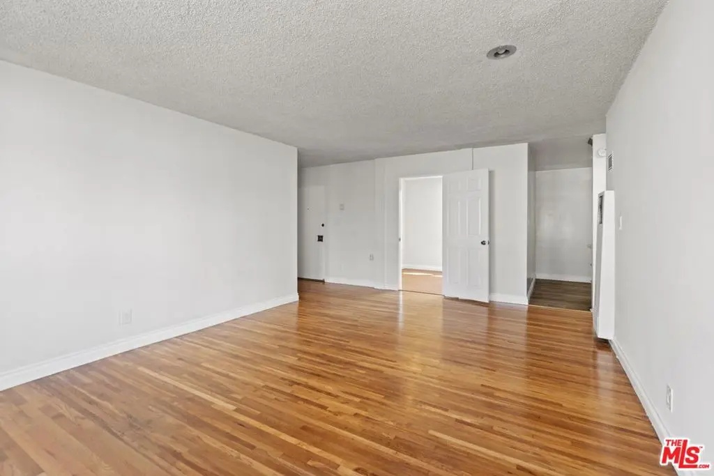 Residential Lease for rent at 1233 BARRY Avenue 202, Los Angeles, Los Angeles County, CA featuring 3 beds and 1 bath