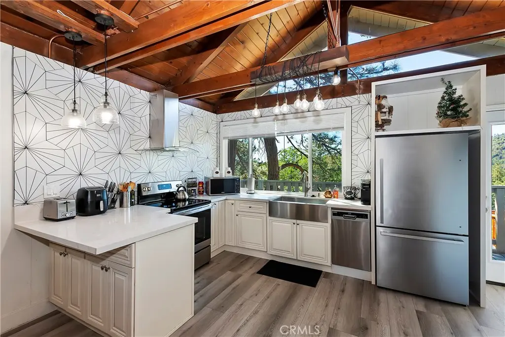 33026 Donner Lane, Arrowbear, CA — listing photo 1