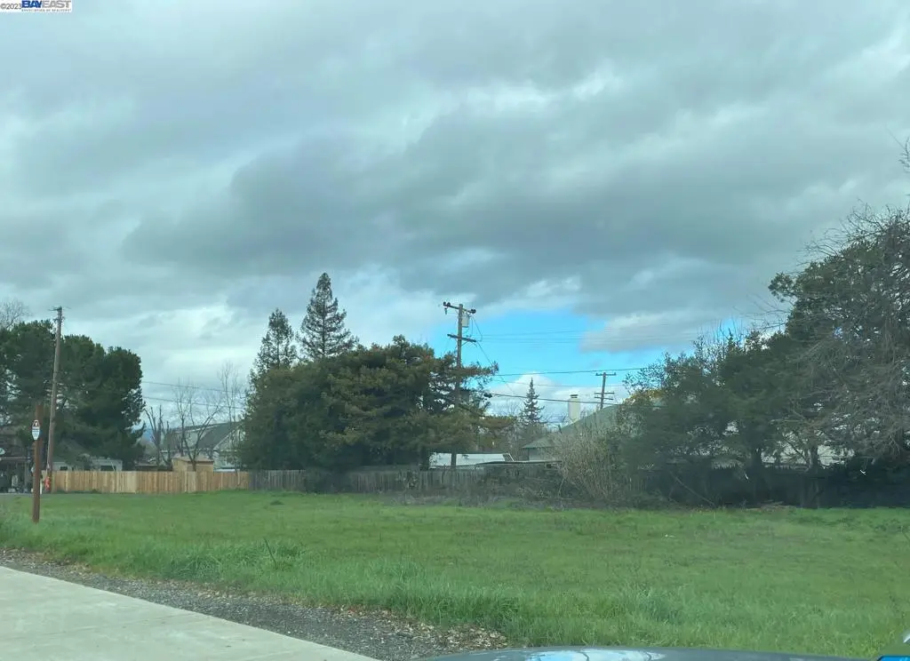 1698 D Street, Napa, CA — listing photo 1