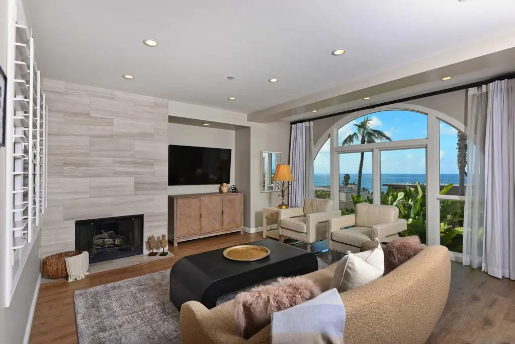 Single Family Residence for rent at 5430 La Jolla Boulevard C202, La Jolla, CA featuring 2 beds and 2 baths