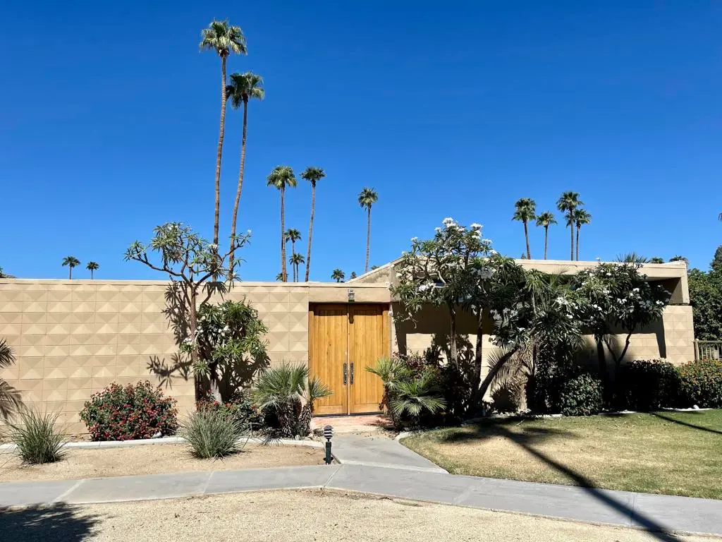 Residential Lease for rent at 715 Sandpiper Street, Palm Desert, Riverside County, CA featuring 2 beds and 2 baths