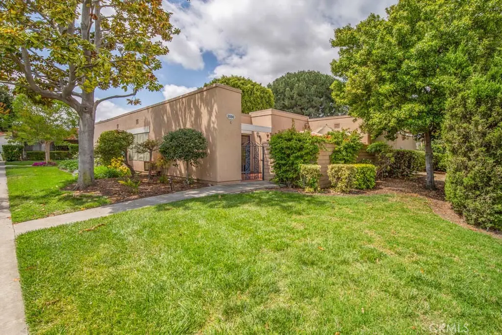 Stock Cooperative for rent at 2090 Ronda Granada C, Laguna Woods, CA featuring 2 beds and 1 bath