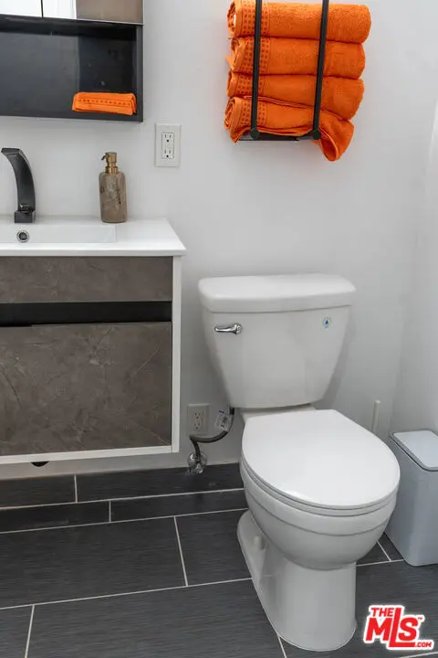 Residential Lease for rent at 1933 Lemoyne Street 1/2, Los Angeles, Los Angeles County, CA featuring 1 bed and 1 bath