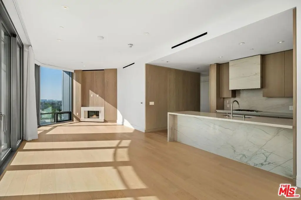 Residential Lease for rent at 211 Elm Court 3B, Los Angeles, Los Angeles County, CA featuring 2 beds and 3 baths