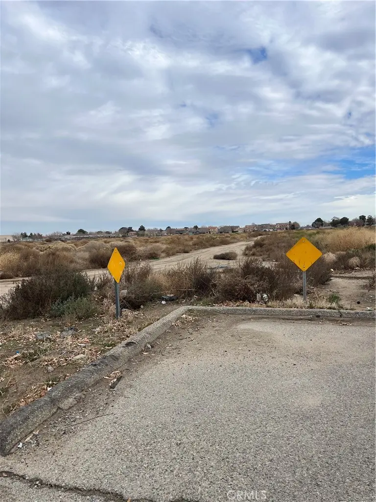 2500 E Ave J-8, Lancaster, CA — listing photo 1