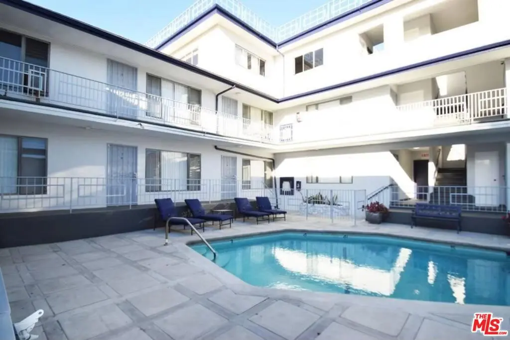 Residential Lease for rent at 1940 Carmen Avenue, Los Angeles, Los Angeles County, CA featuring 1 bed and 1 bath