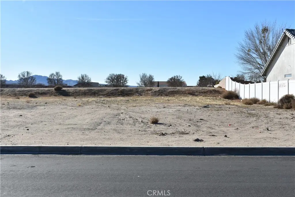 27231 Peach Tree Lane, Helendale, CA — listing photo 1
