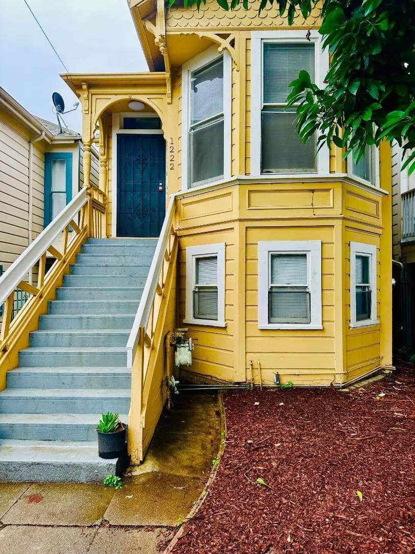 Residential Lease for rent at 1222 Campbell Street AB, Oakland, CA featuring 3 beds and 1 bath
