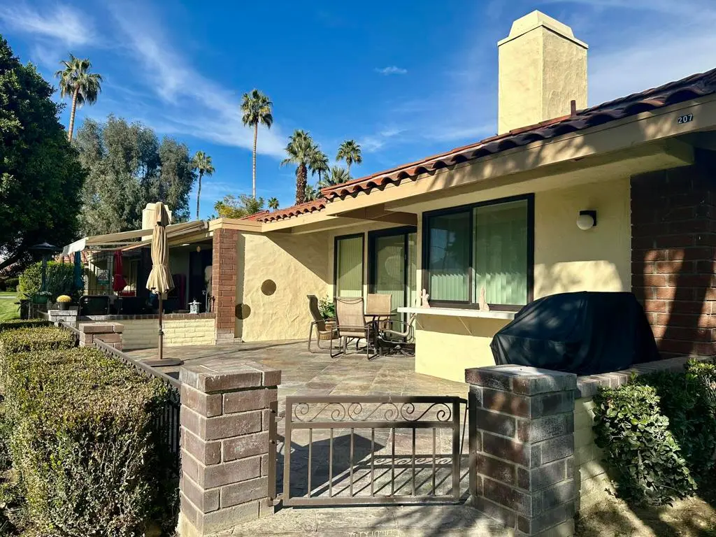 Residential Lease for rent at 207 Serena Drive, Palm Desert, Riverside County, CA featuring 2 beds and 2 baths