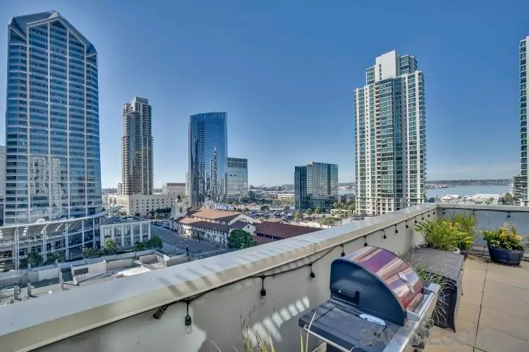 Single Family Residence for rent at 1240 India 1003, San Diego, CA featuring 2 beds and 2 baths