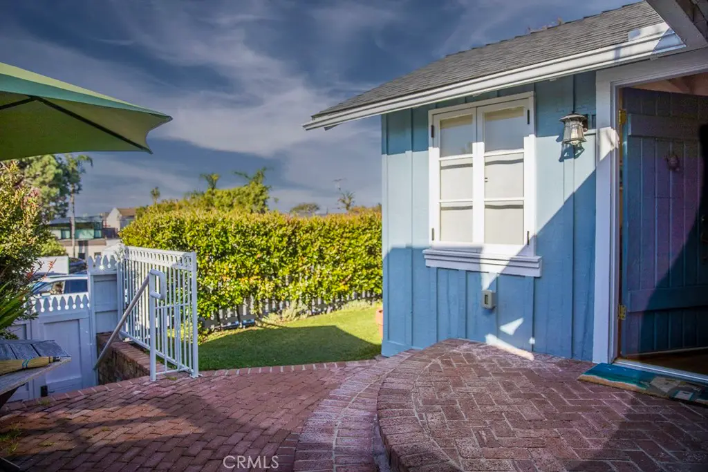Single Family Residence for rent at 1086 Glenneyre Street, Laguna Beach, CA featuring 2 beds and 1 bath