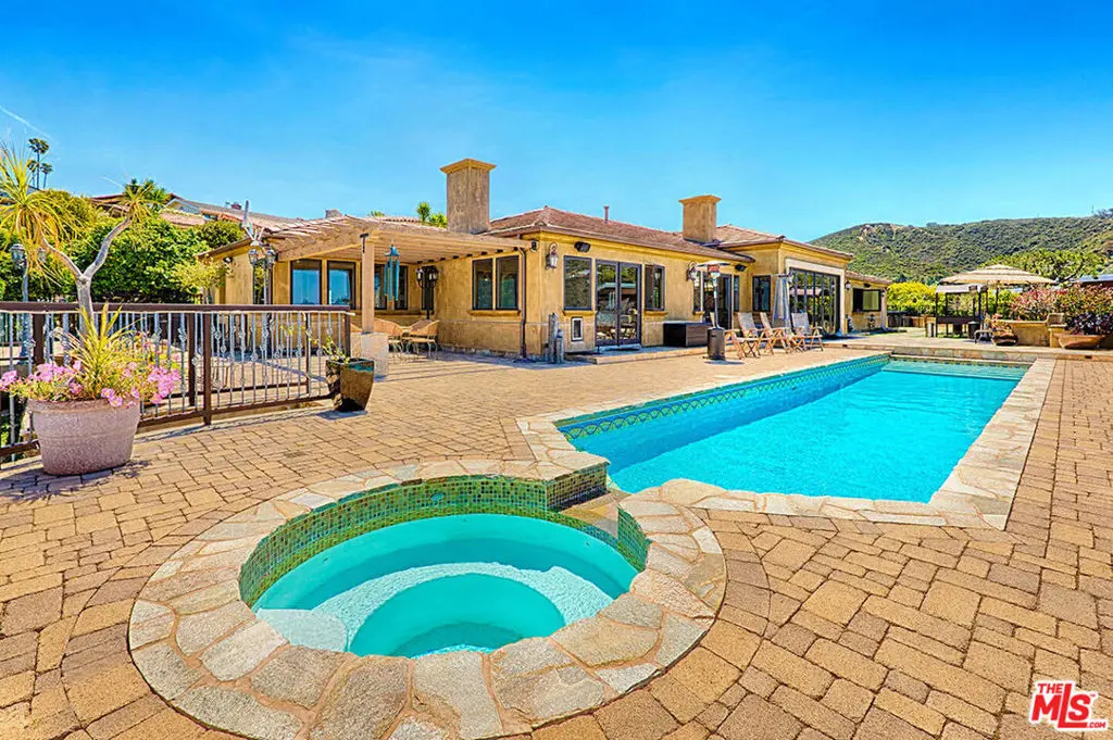 Single Family Residence for rent at 2624 Costebelle Drive, La Jolla, CA featuring 3 beds and 4 baths