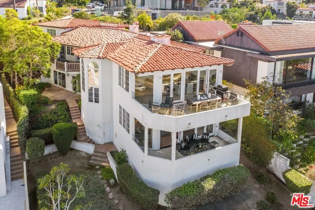 Single Family Residence for rent at 7782 Lookout Drive, La Jolla, CA featuring 4 beds and 5 baths