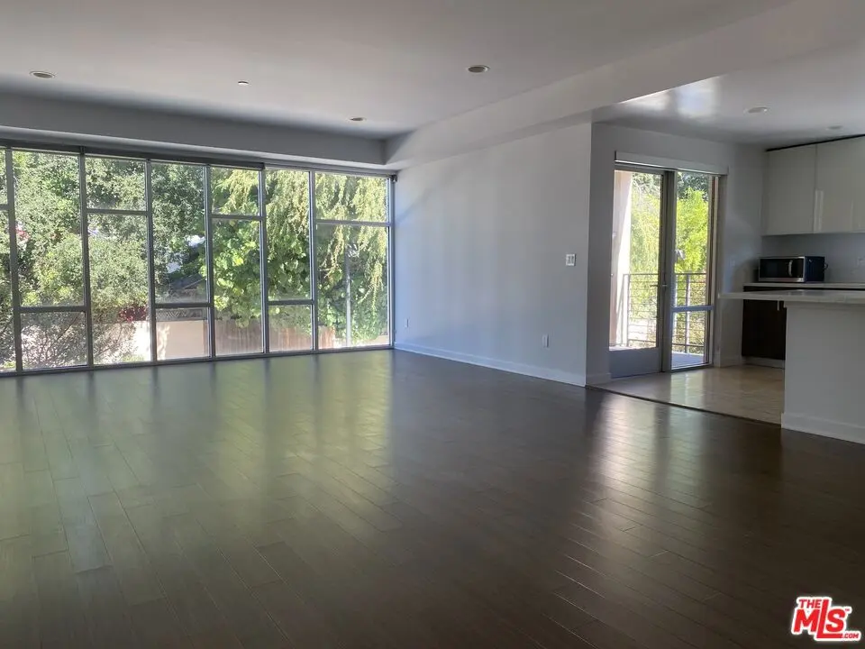 1968 N Lake Avenue 201, Altadena, CA — listing photo 1
