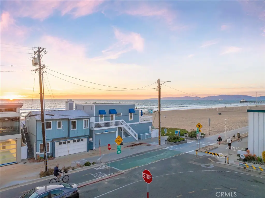 Residential Lease for rent at 3430 Hermosa Avenue, Hermosa Beach, Los Angeles County, CA featuring 2 beds and 2 baths