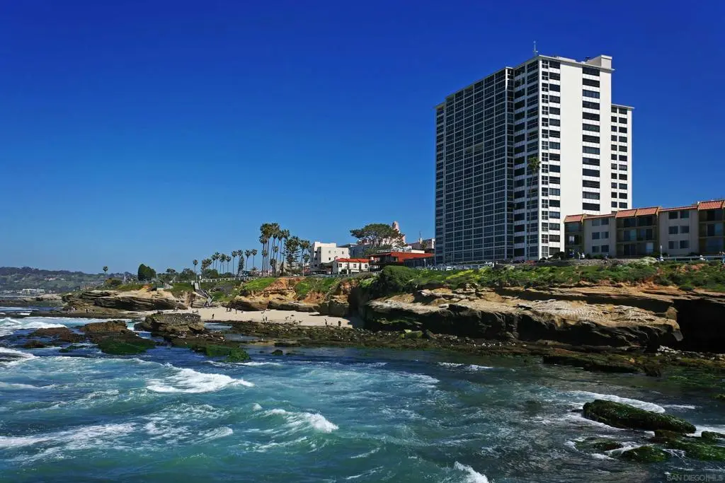Single Family Residence for rent at 939 Coast Blvd 5G, La Jolla, CA featuring 2 beds and 2 baths