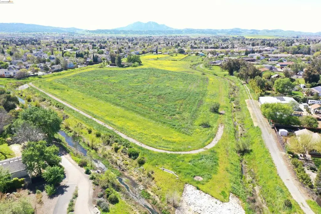 Single Family Residence for sale at 800 Minnesota Ave, Brentwood, CA featuring 3 beds and 1 bath