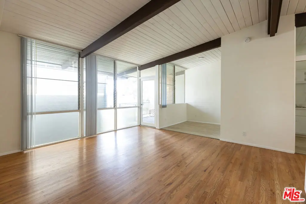 Residential Lease for rent at 11133 Rose Avenue 20, Los Angeles, Los Angeles County, CA featuring 1 bed and 1 bath