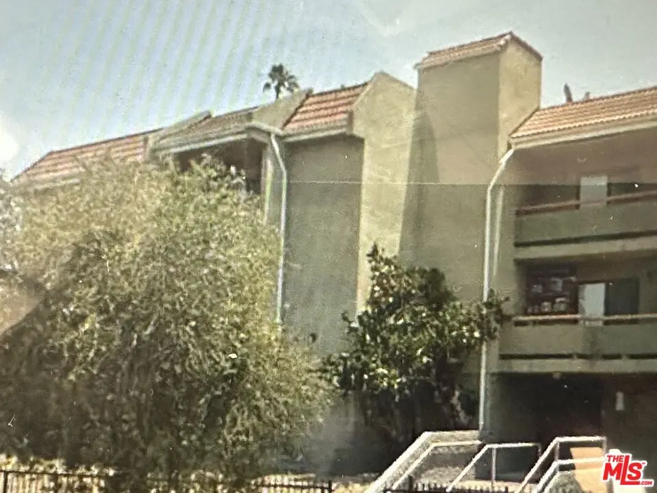 Residential Lease for rent at 955 S Normandie Avenue 206, Los Angeles, Los Angeles County, CA featuring 1 bed and 1 bath