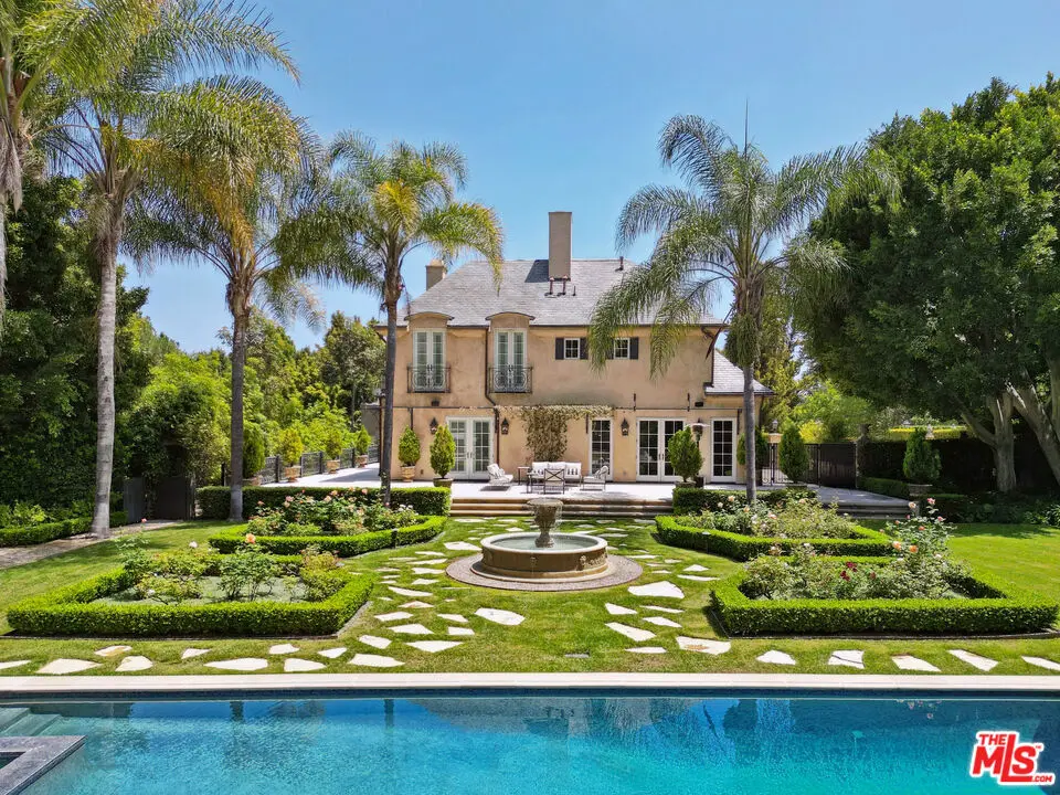 Residential Lease for rent at 952 N Alpine Drive, Beverly Hills, Los Angeles County, CA featuring 8 beds and 12 baths