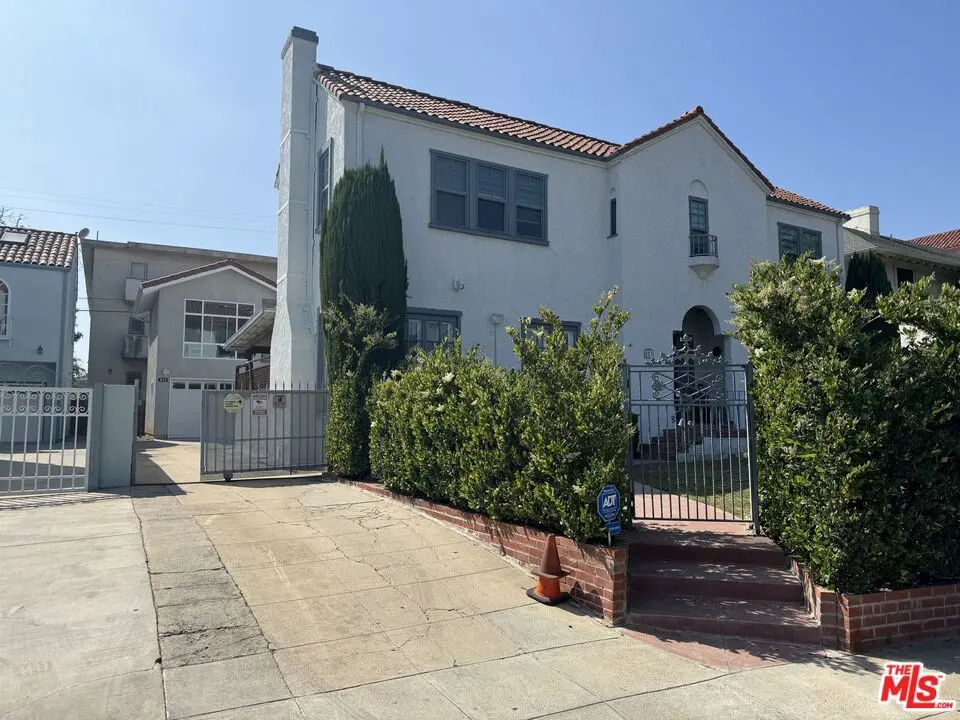 Residential Lease for rent at 821 Lorraine Boulevard, Los Angeles, Los Angeles County, CA featuring 2 beds and 3 baths