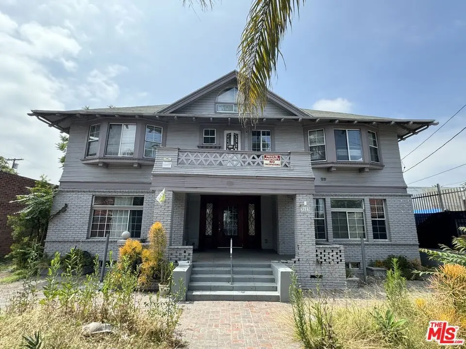 Residential Lease for rent at 3123 S Grand Avenue, Los Angeles, Los Angeles County, CA featuring 10 beds and 6 baths