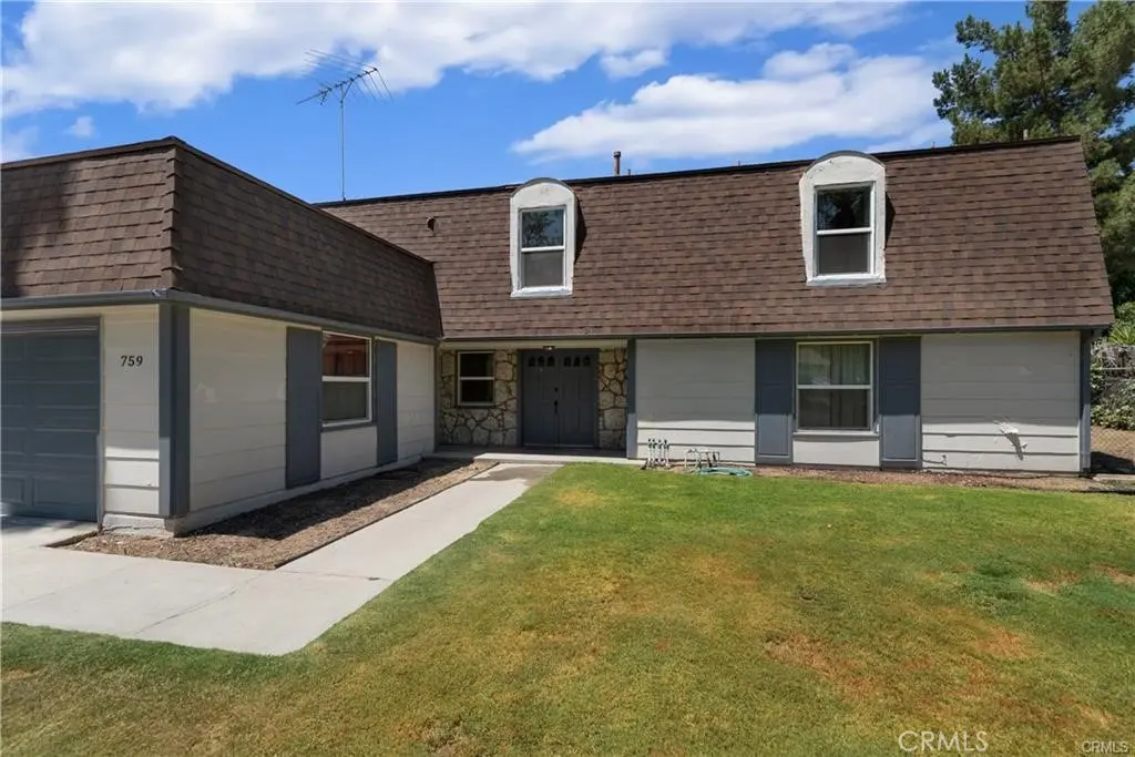 Residential Lease for rent at 759 Spruce Street, Riverside, Riverside County, CA featuring 6 beds and 4 baths
